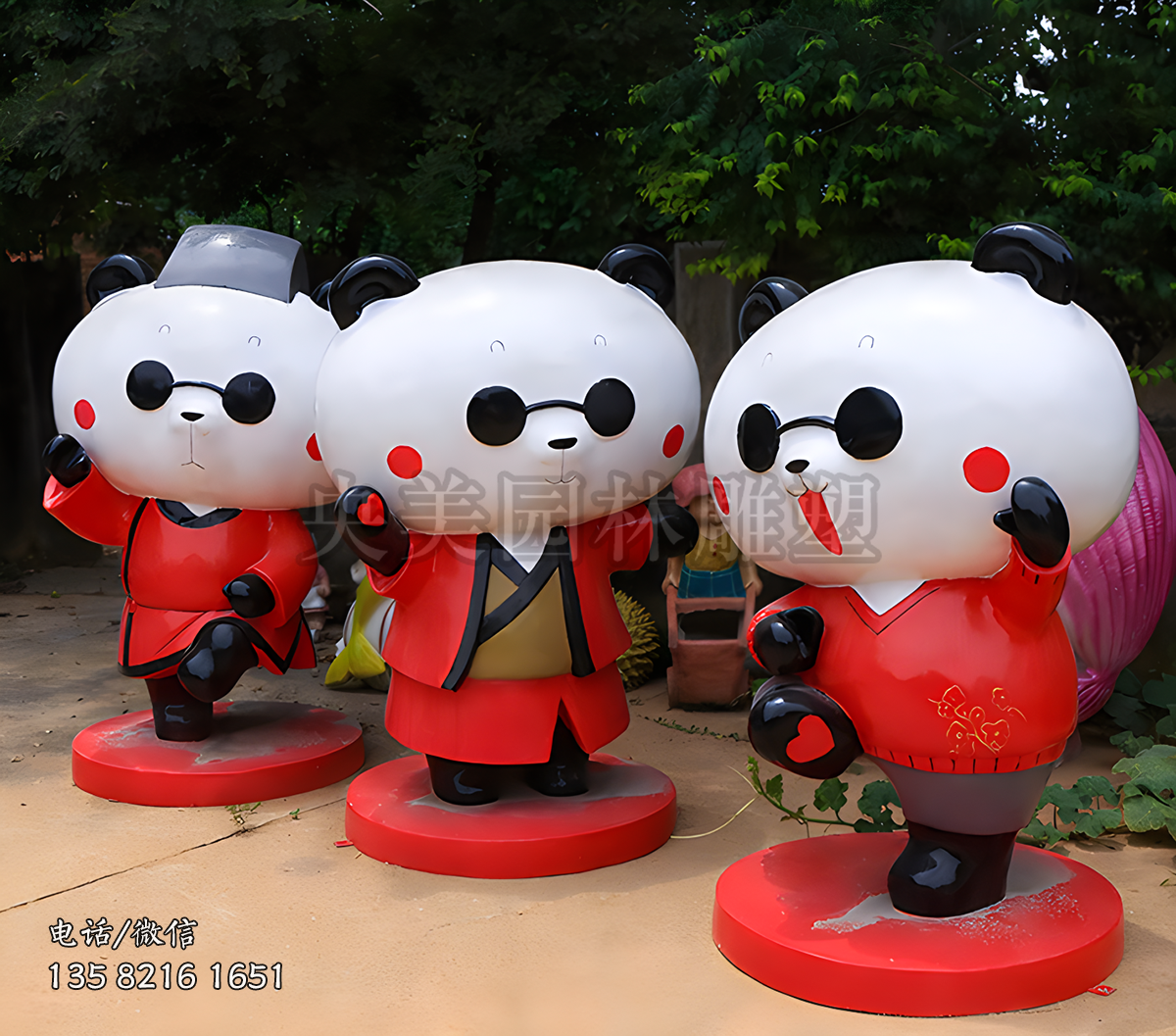 中國紅風格玻璃鋼卡通熊貓雕塑